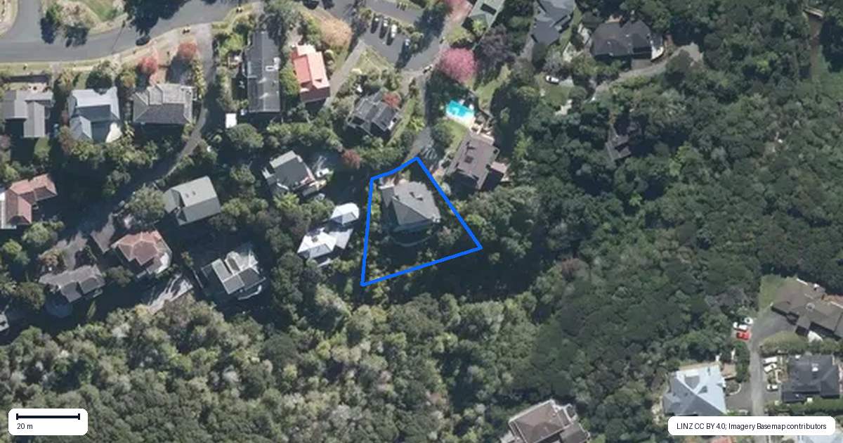 Property context map for 33 Homewood Place, Chatswood, Auckland