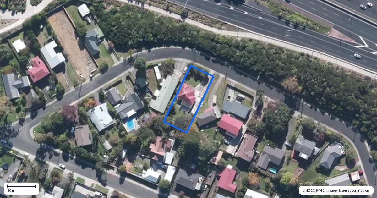 Property context map for 9 Alwyn Avenue, Te Atatu South, Auckland