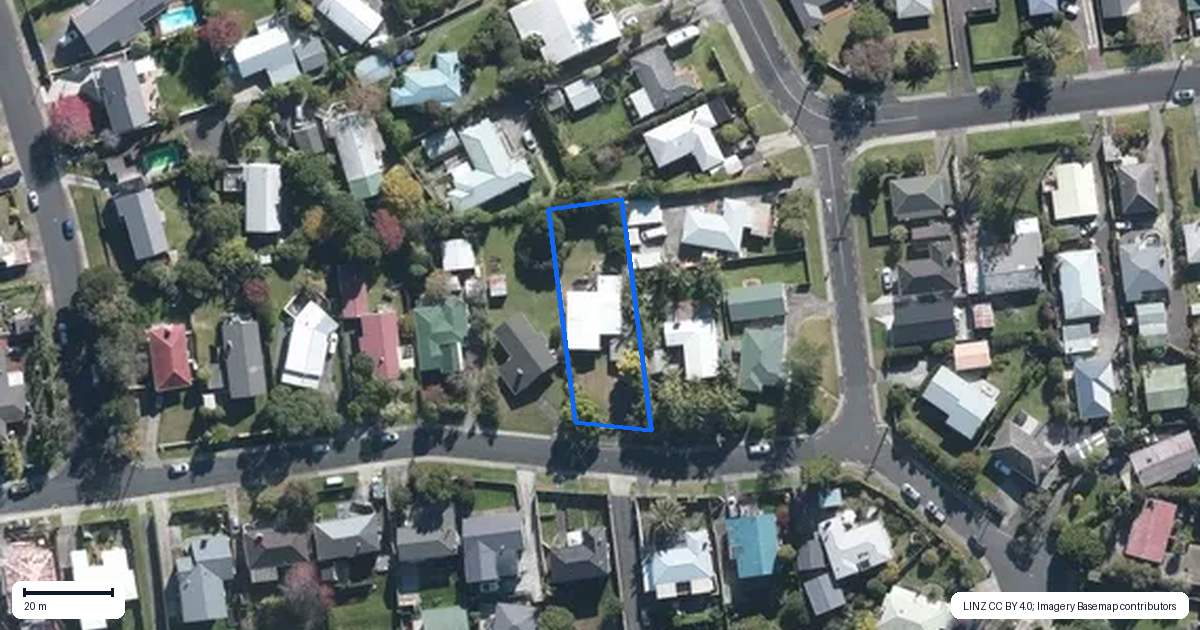 Property context map for 7 Saffron Street, Birkdale, Auckland