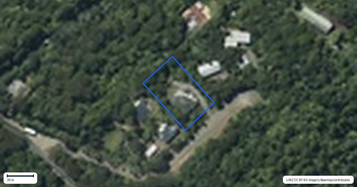 Property context map for 10 Tawari Road, Henderson Valley, Auckland