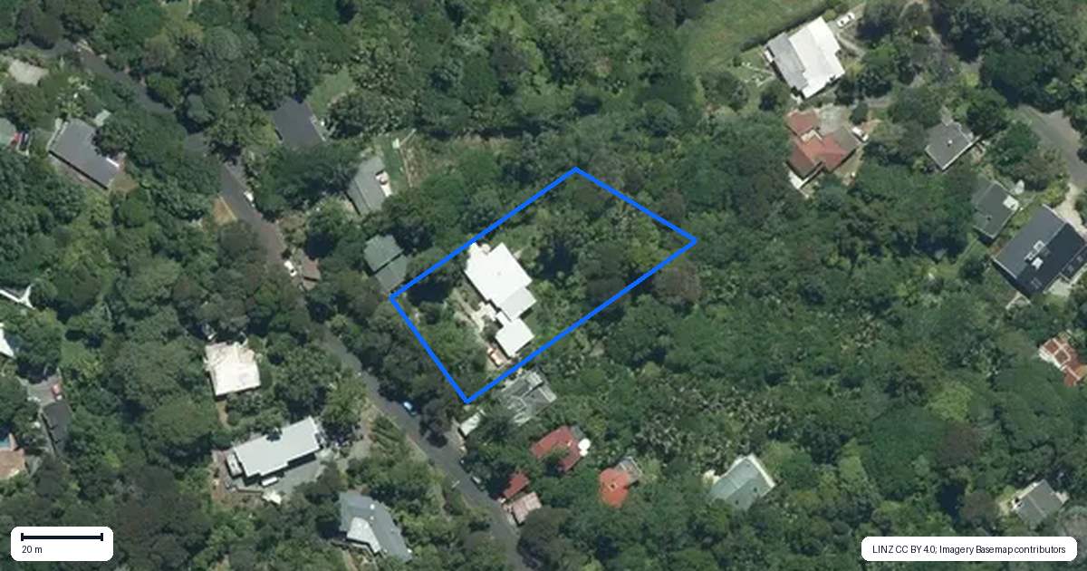 Property context map for 30 Tinopai Road, Titirangi, Auckland
