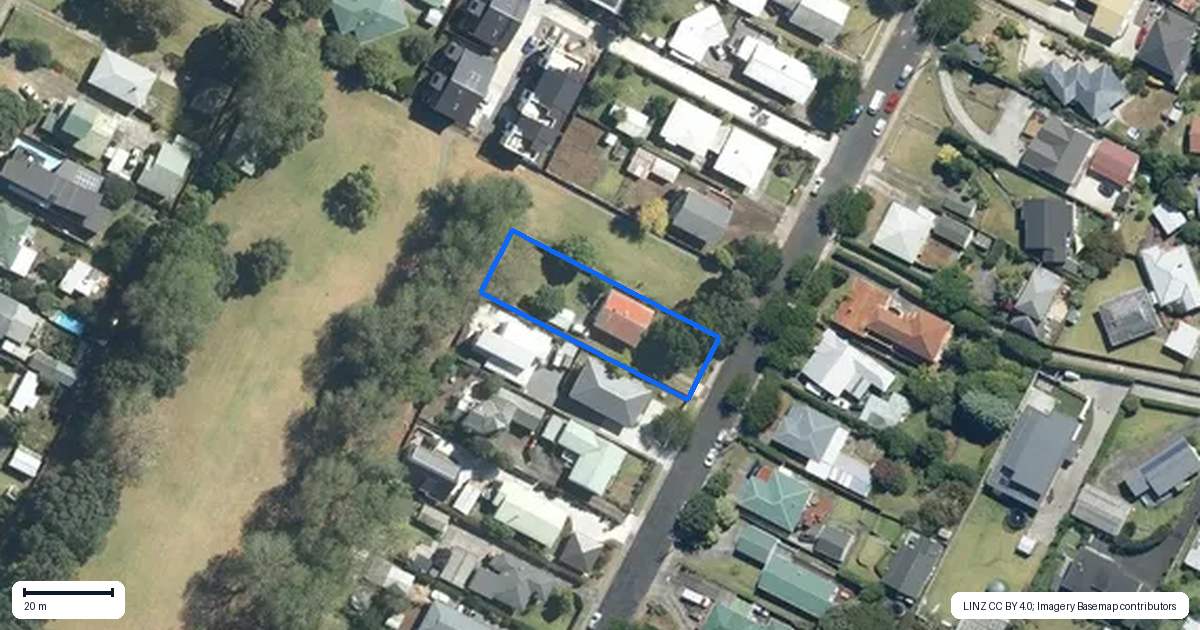 Property context map for 33 Sullivan Avenue, Mangere Bridge, Auckland
