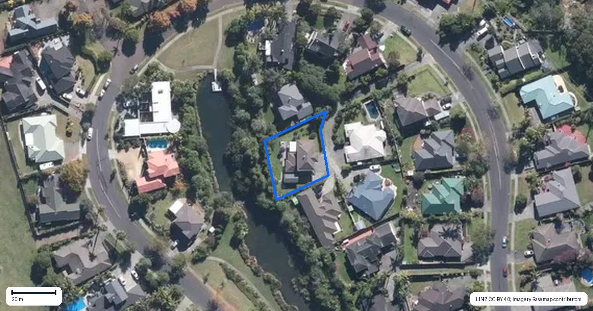 Property context map for 73 Te Wharau Drive, Greenhithe, Auckland
