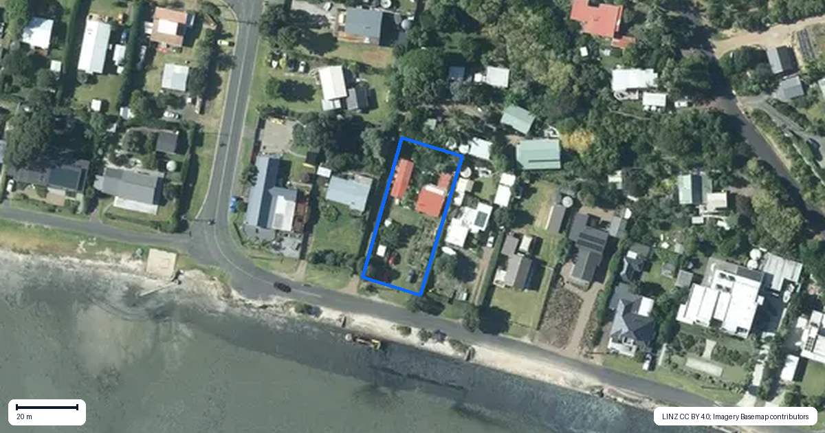 Property context map for 24 The Esplanade, Oneroa, Waiheke Island