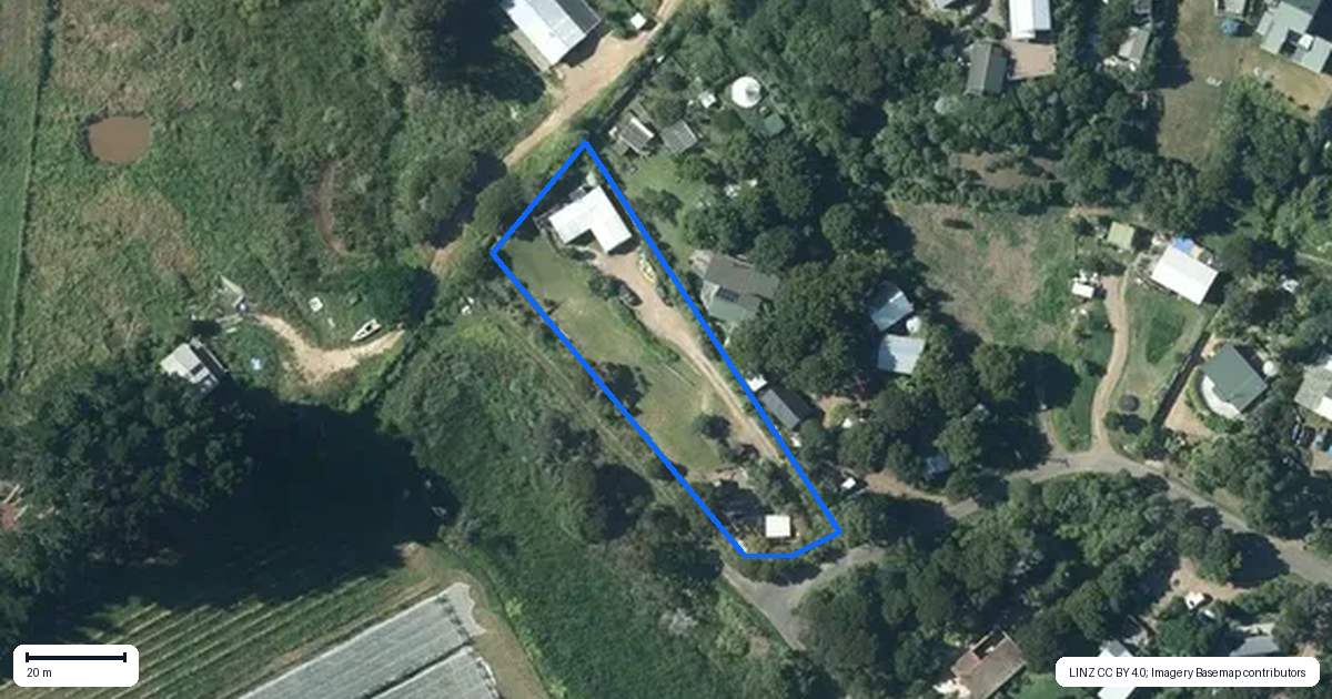 Property context map for 20 Te Makiri Road, Onetangi, Waiheke Island