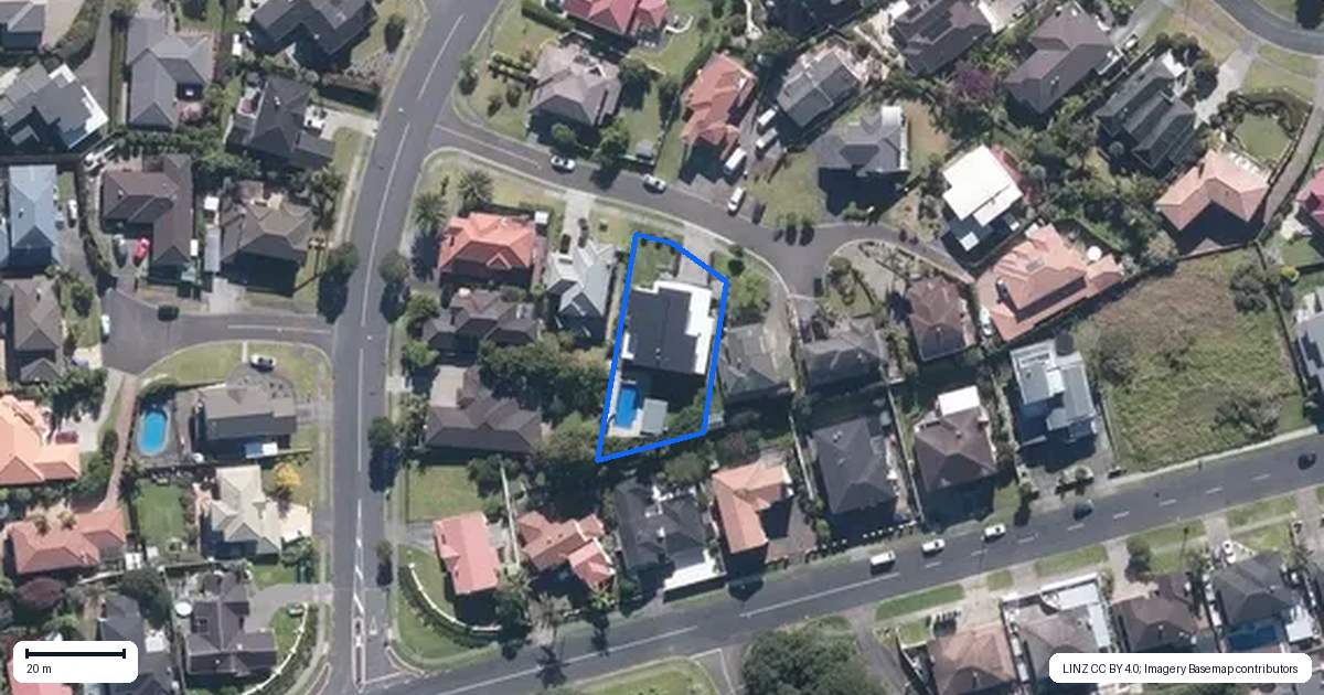 Property context map for 5 Parani Court, Te Atatu Peninsula, Auckland
