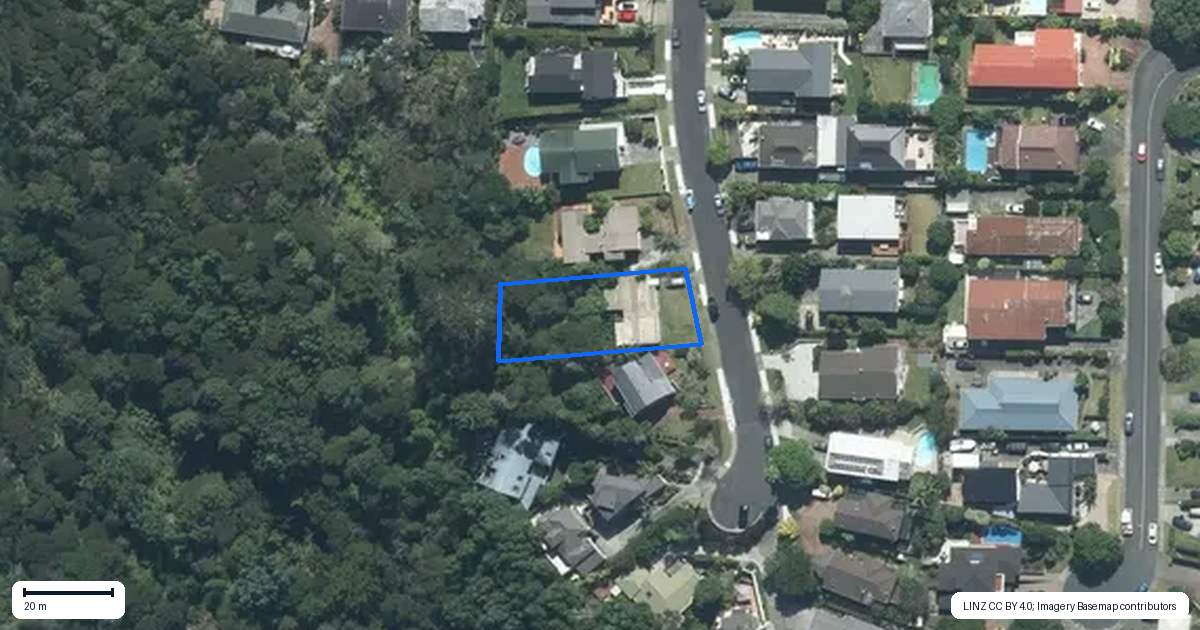 Property context map for 21 Holdaway Avenue, Northcote, Auckland