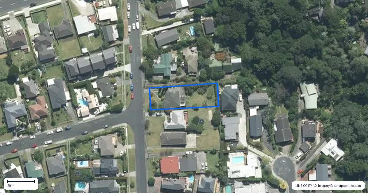 Property context map for 12 Tui Glen Road, Birkenhead, Auckland