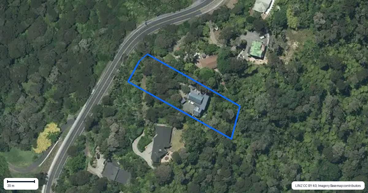 Property context map for 172 Huia Road, Titirangi, Auckland