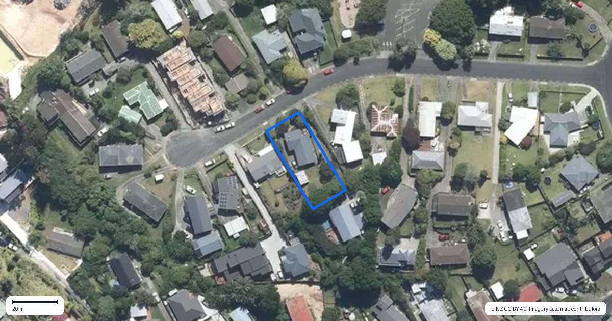 Property context map for 22 Segedin Place, Glenfield, Auckland