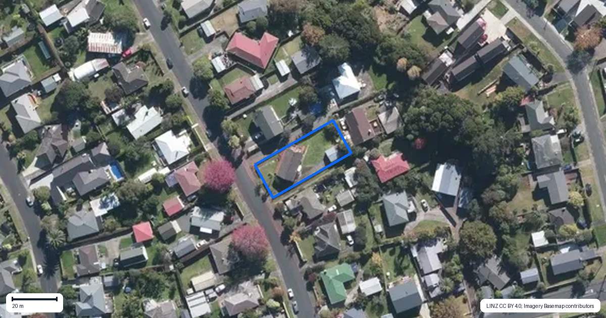 Property context map for 11 Crocombe Crescent, Beach Haven, Auckland