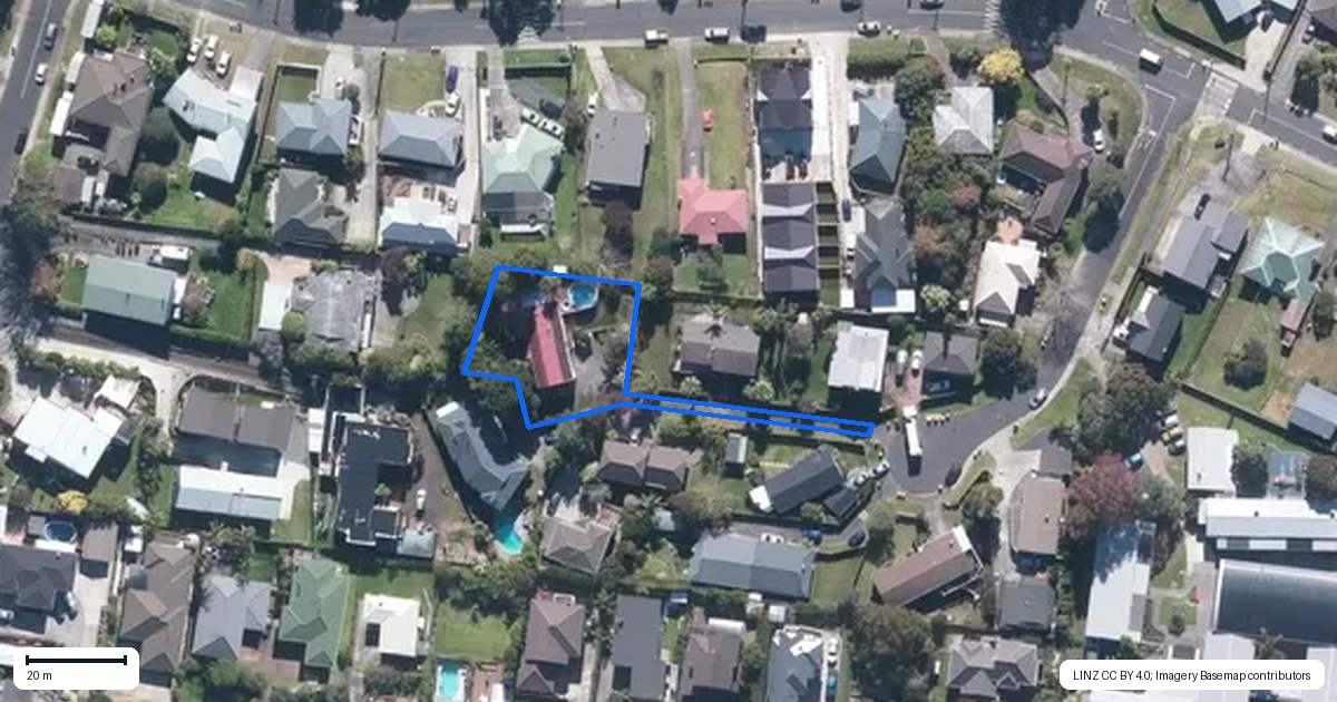 Property context map for 7 Metric Place, Te Atatu South, Auckland
