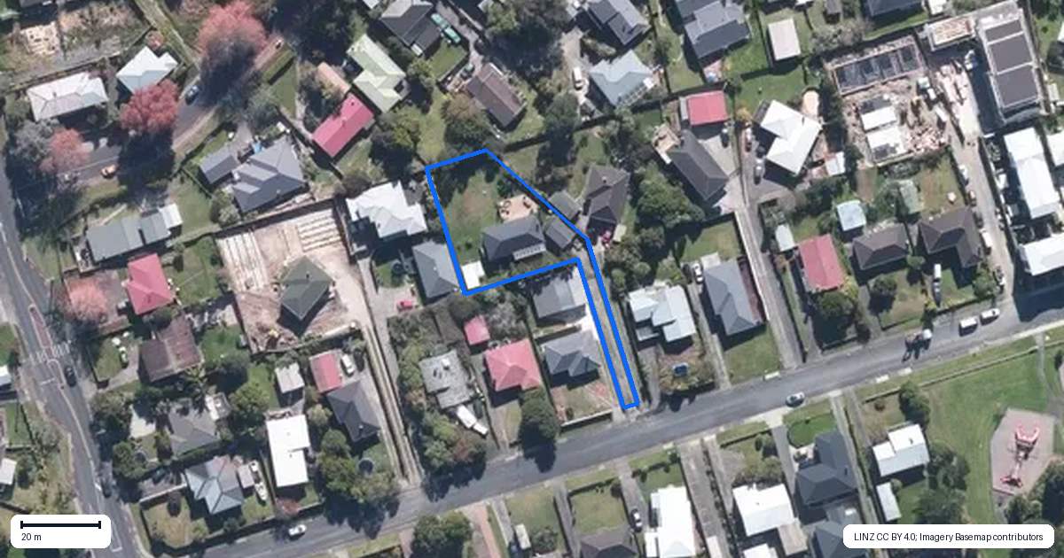 Property context map for 18 Kaikoura Street, Henderson, Auckland
