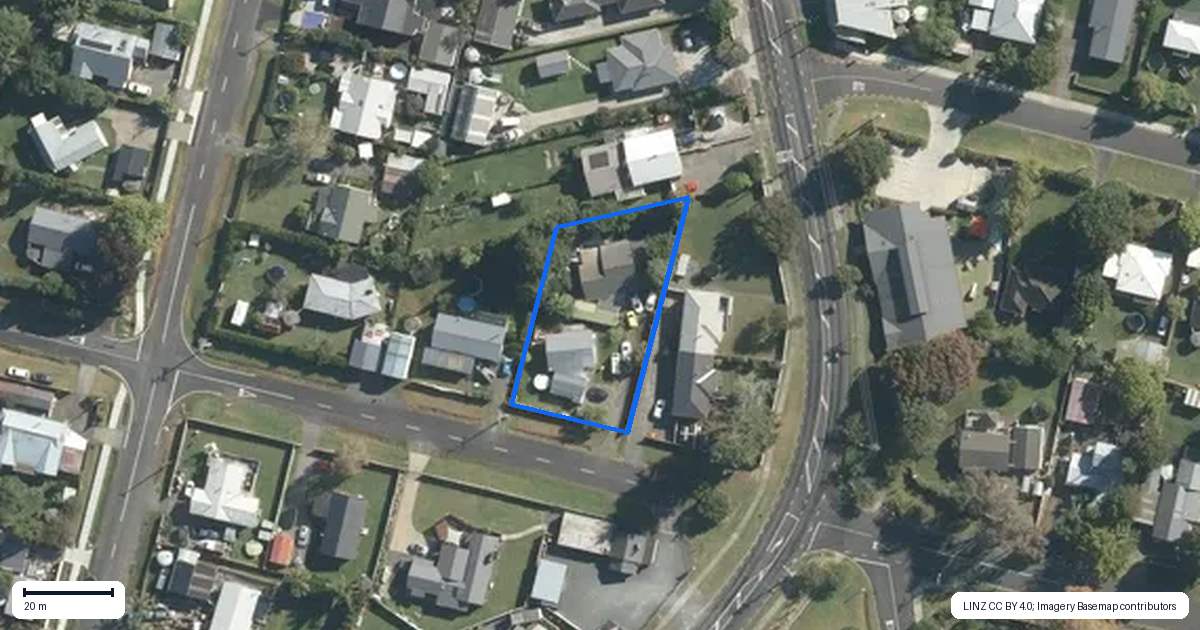 Property context map for 11 Queen Street, Riverhead