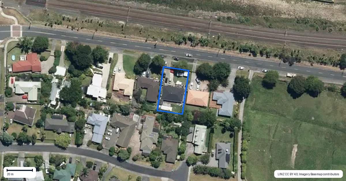Property context map for 168 Pooks Road, Swanson, Auckland