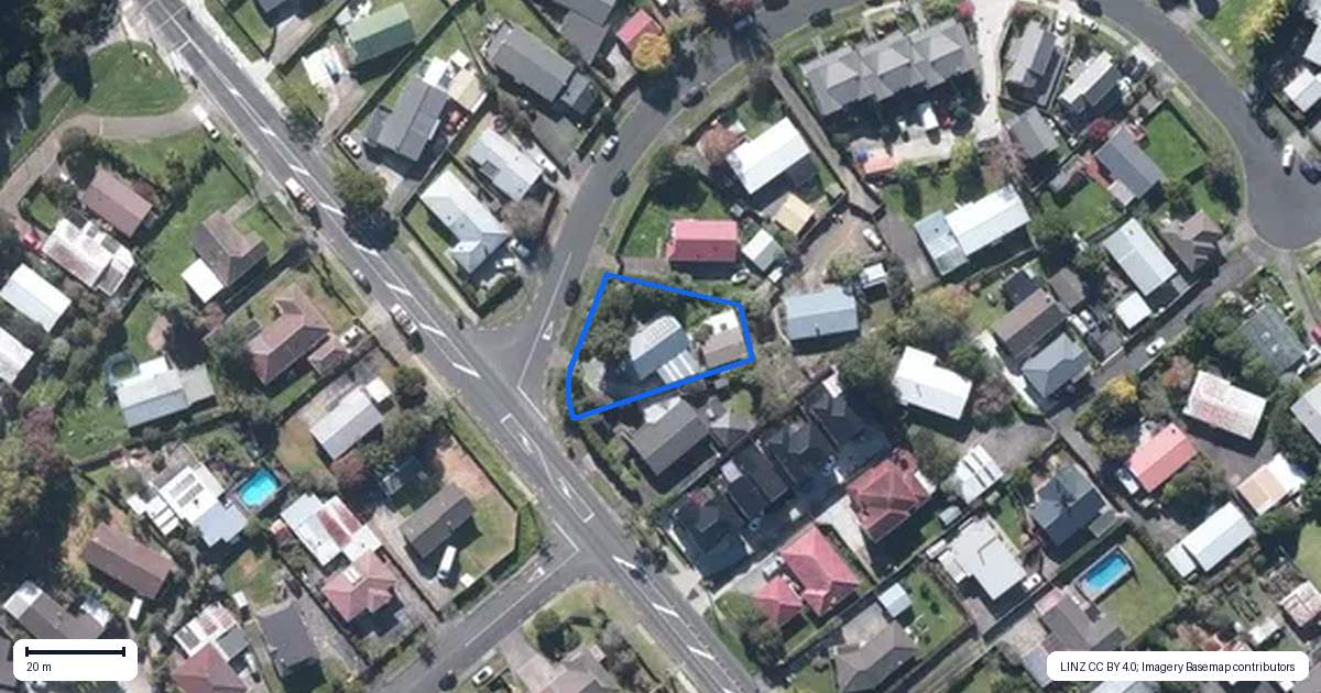 Property context map for 1 Taranui Place, Henderson, Auckland