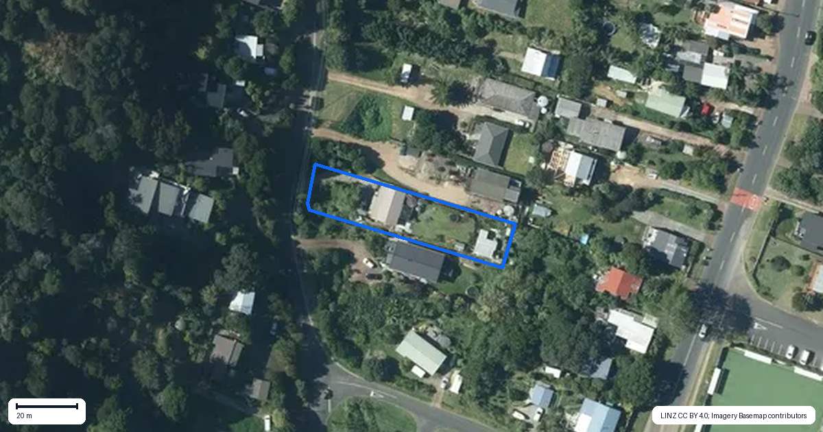 Property context map for 35 Lannan Road, Surfdale, Waiheke Island