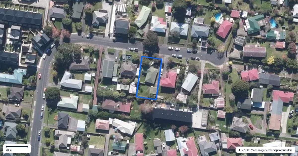 Property context map for 40 Te Kanawa Crescent, Henderson, Auckland
