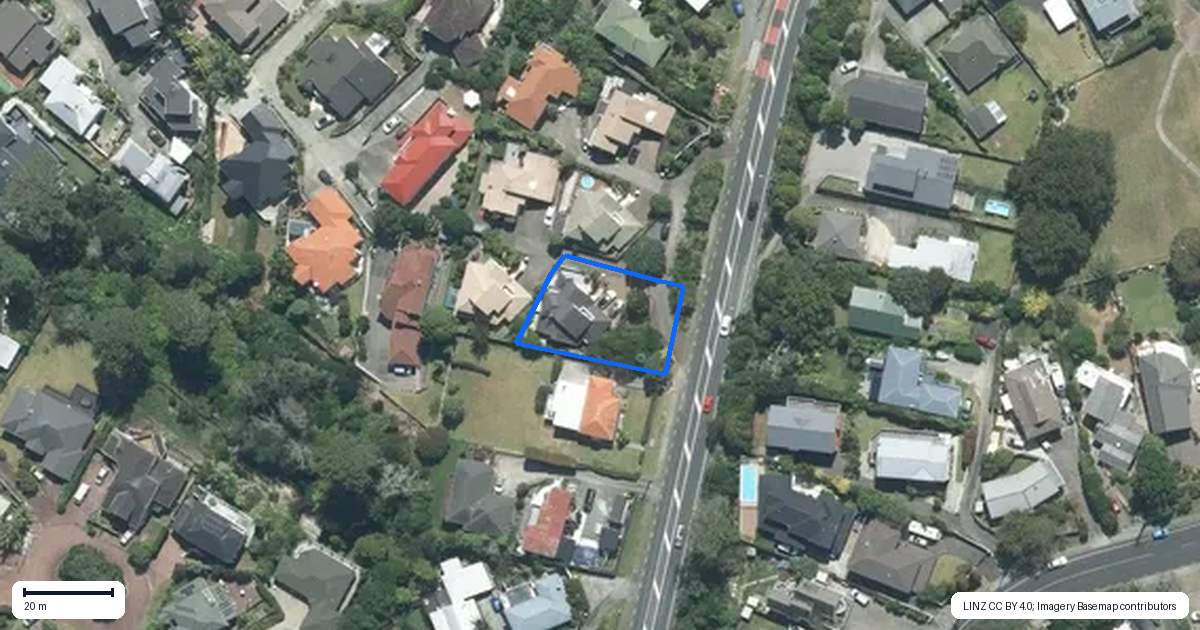 Property context map for 127 Browns Bay Road, Browns Bay, Auckland