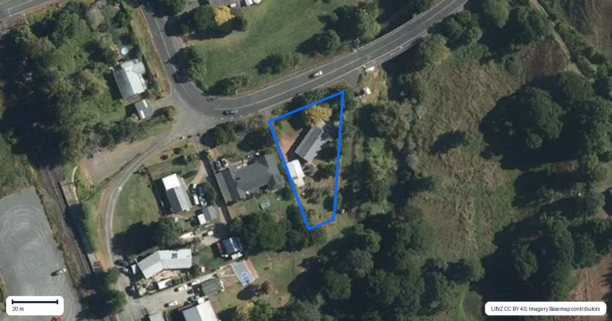 Property context map for 44 Waikoukou Valley Road, Waimauku
