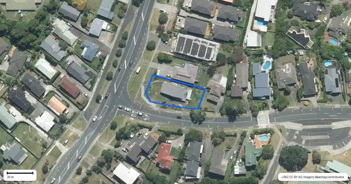 Property context map for 785 East Coast Road, Northcross, Auckland