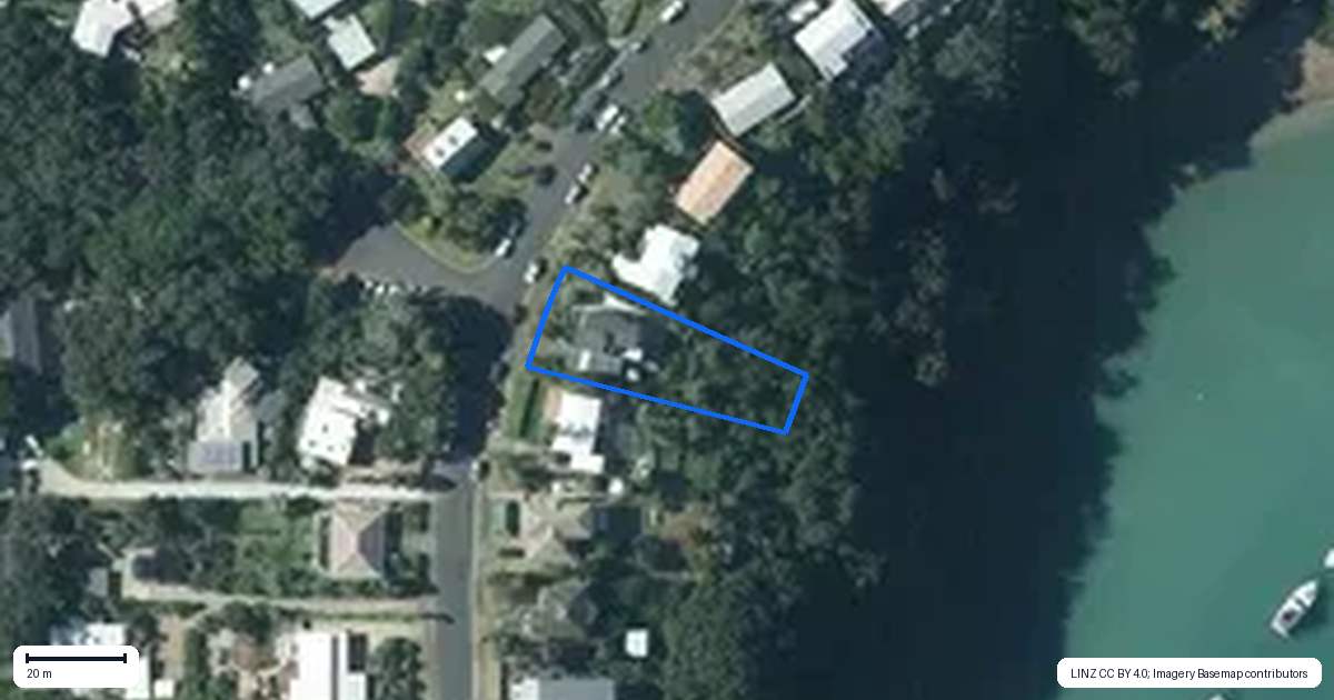 Property context map for 16 Kennedy Point Road, Surfdale, Waiheke Island