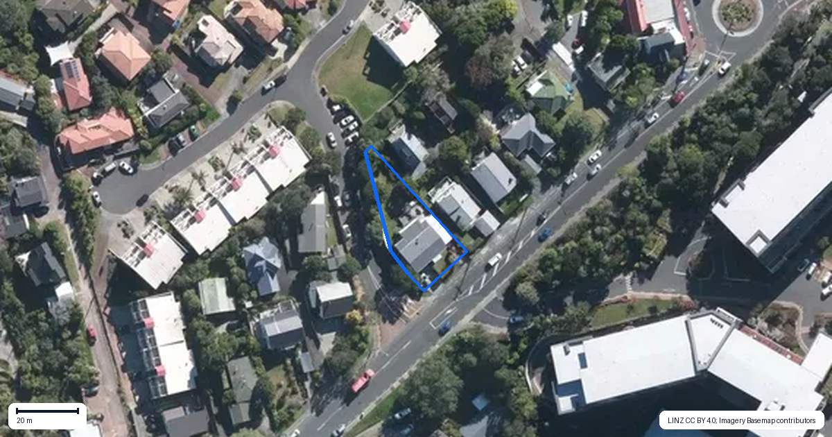 Property context map for 13 Rangatira Road, Birkdale, Auckland