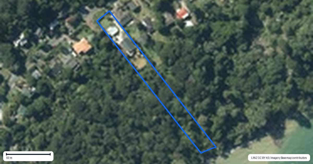 Property context map for 16 Kauri Point Road, Laingholm, Auckland