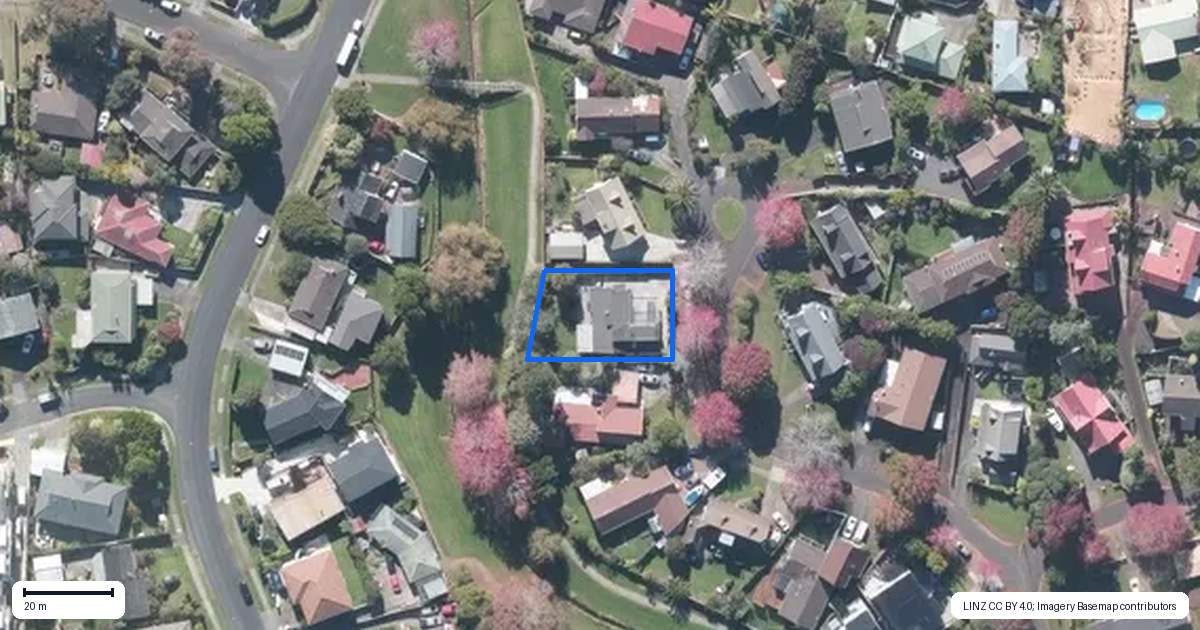 Property context map for 18 Orinda Close, Botany Downs, Auckland
