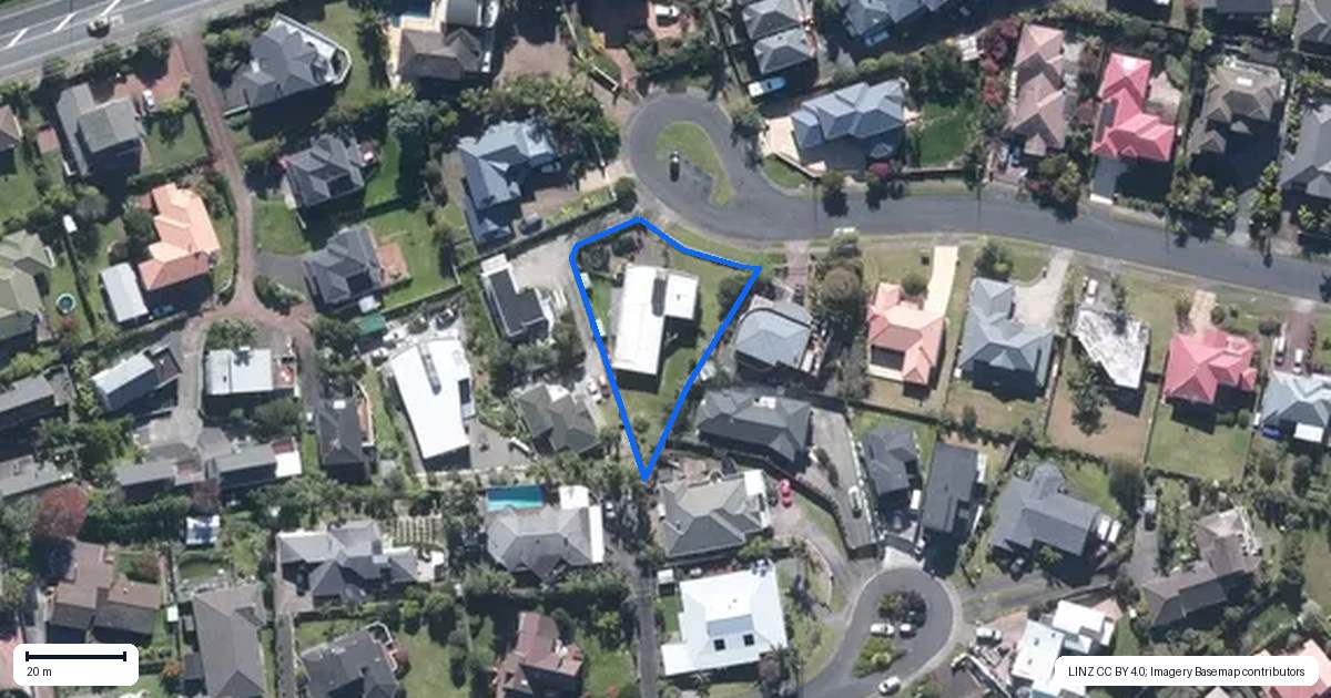 Property context map for 18 Belleaire Court, West Harbour, Auckland