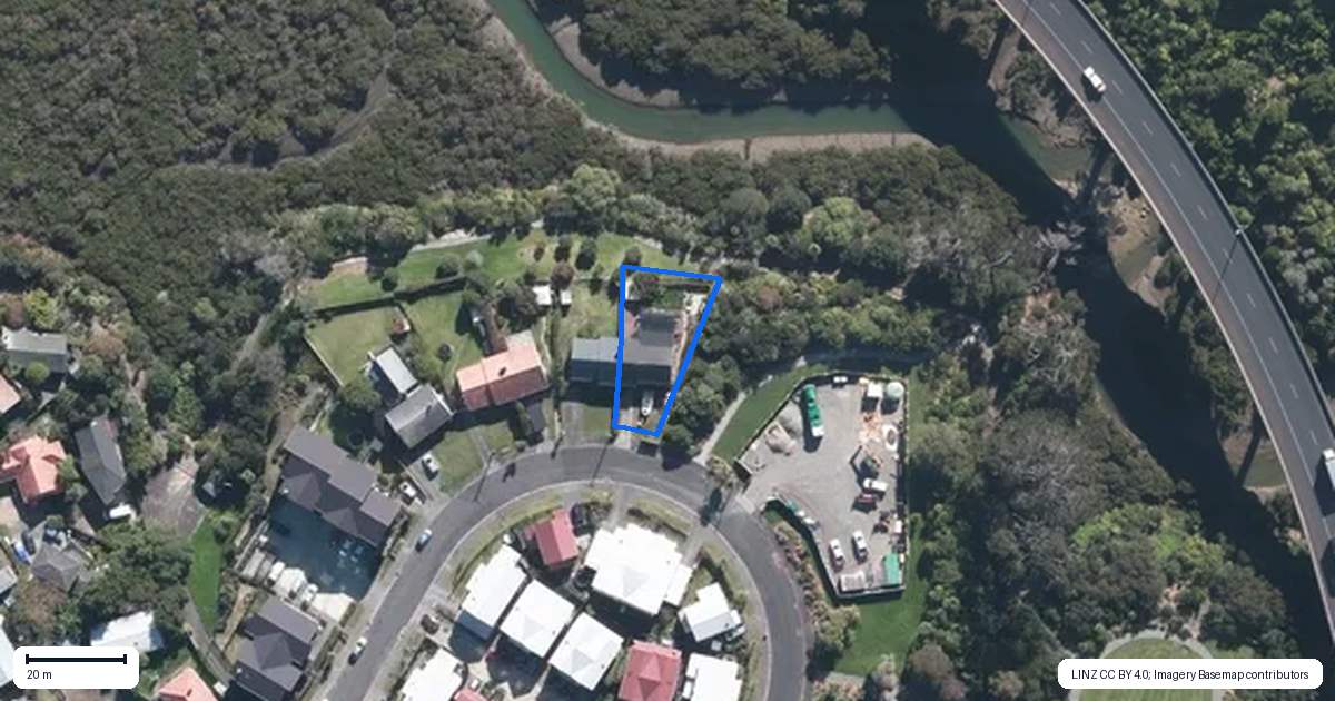 Property context map for 35 Waterbank Crescent, Waterview, Auckland