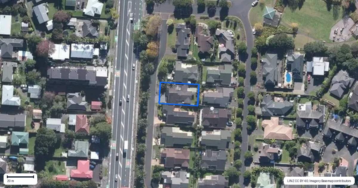 Property context map for 11 Huntaway Lane, Te Atatu Peninsula, Auckland
