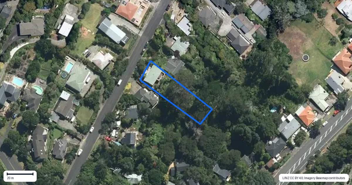 Property context map for 11 Fairmount Road, Titirangi, Auckland