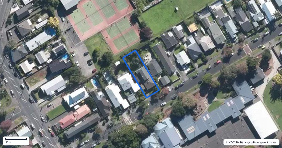 Property context map for 14 Te Ra Road, Point Chevalier, Auckland