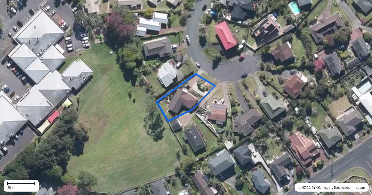 Property context map for 16 Flagstaff Place, Massey, Auckland