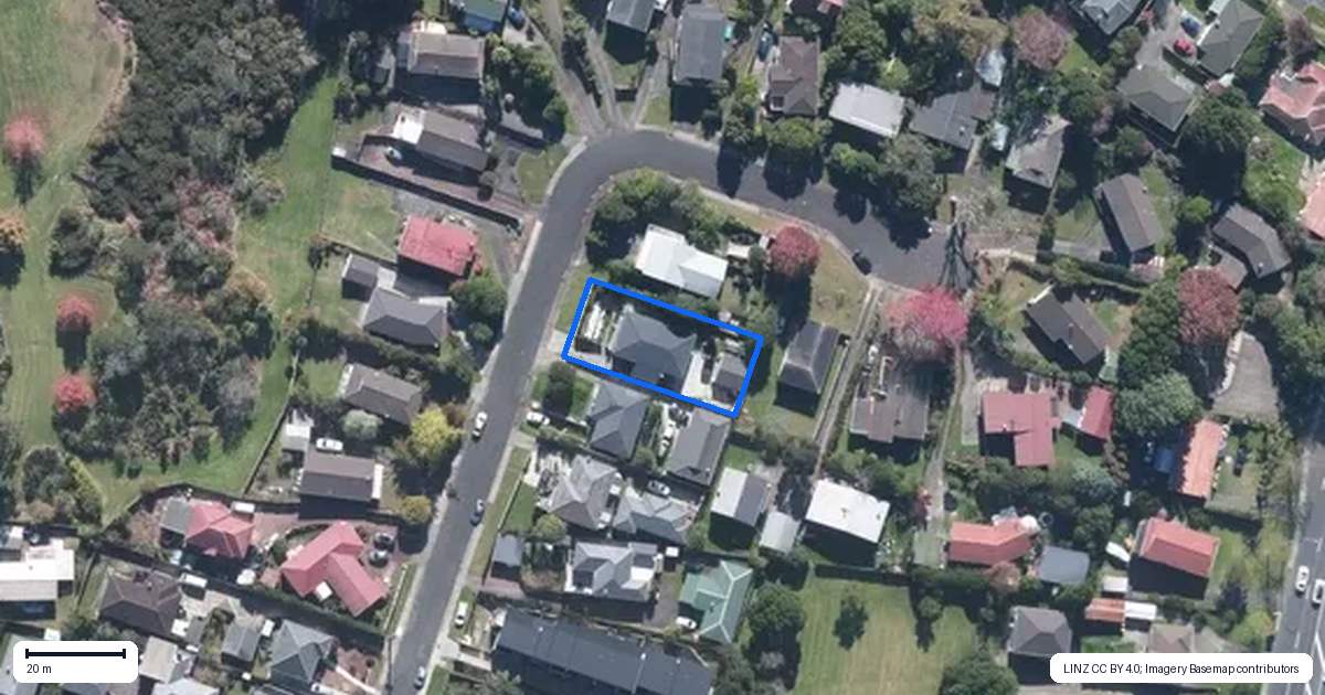 Property context map for 21 Preston Avenue, Henderson, Auckland