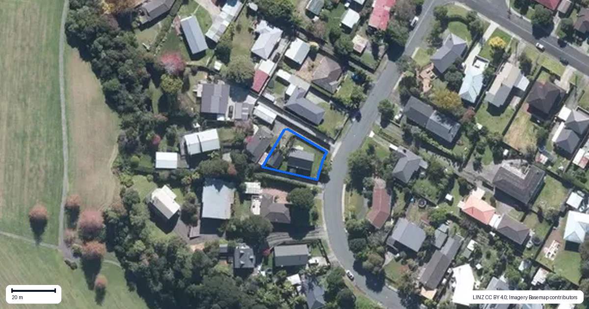 Property context map for 9 Taioma Crescent, Te Atatu Peninsula, Auckland
