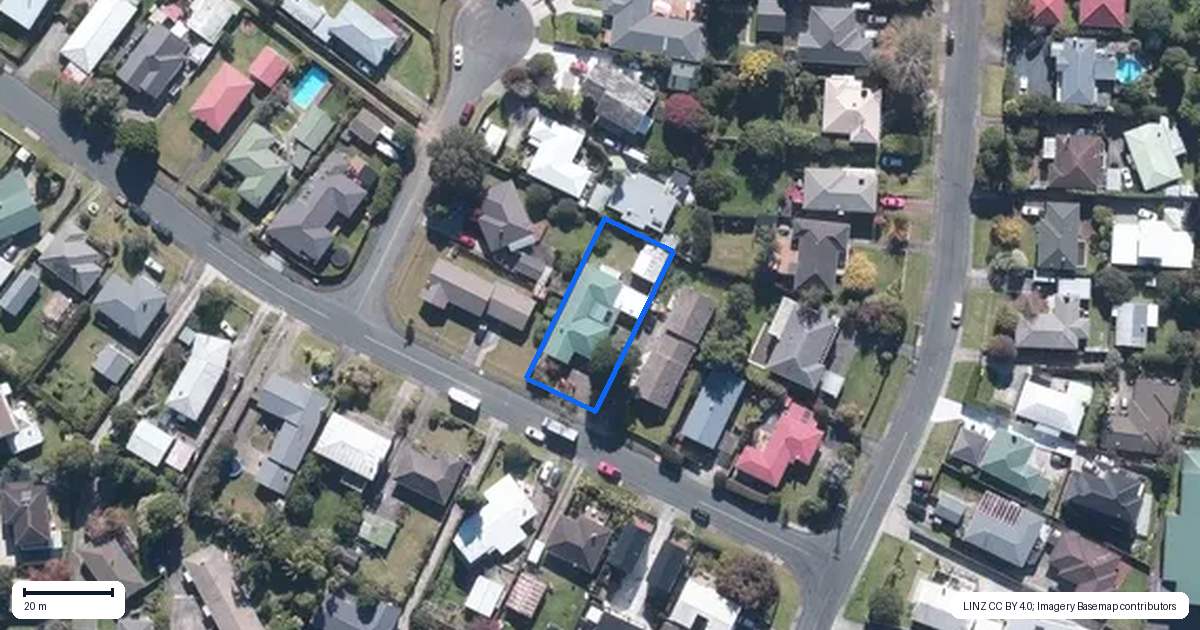 Property context map for 5 Montmere Avenue, Te Atatu Peninsula, Auckland