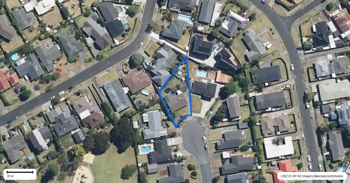 Property context map for 18 Roysfield Lane, Sunnyhills, Auckland