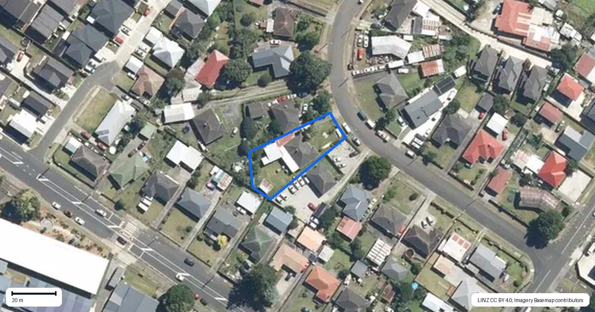 Property context map for 12 Halswell Street, Mangere East, Auckland
