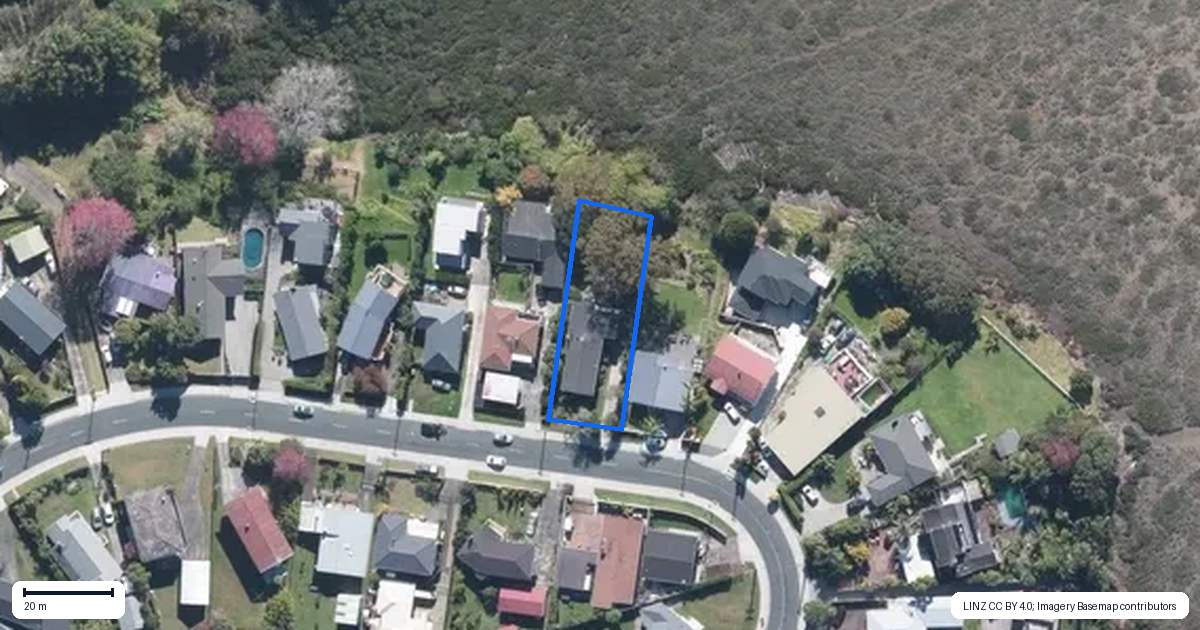 Property context map for 98 Tiroroa Avenue, Te Atatu South, Auckland