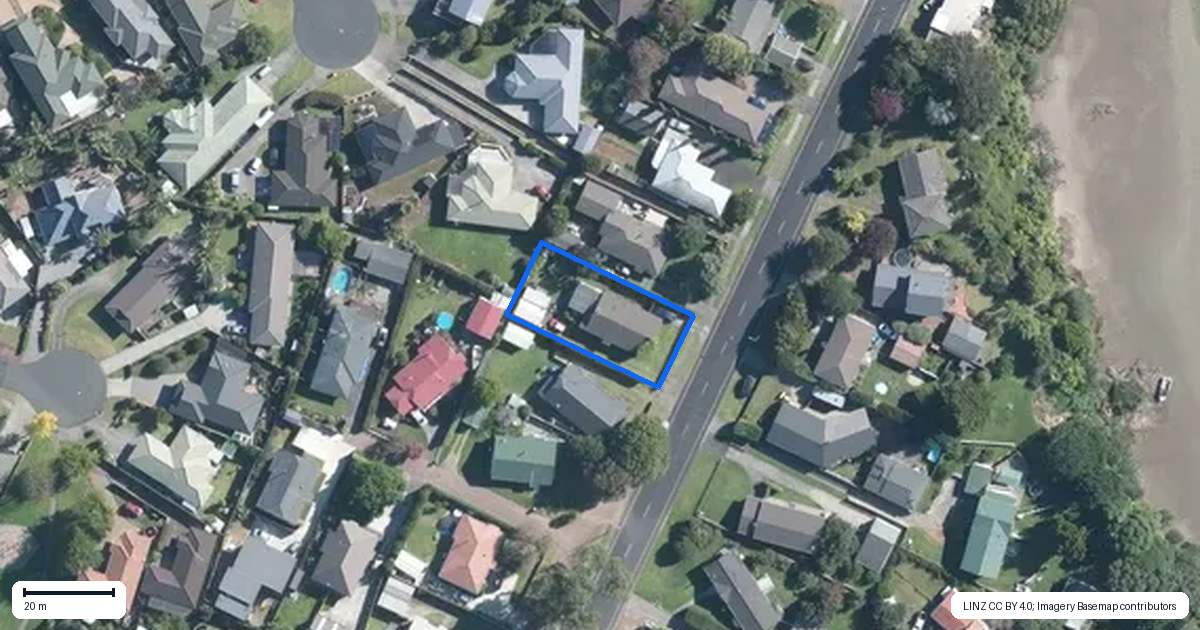 Property context map for 104 Sandspit Road, Waiuku