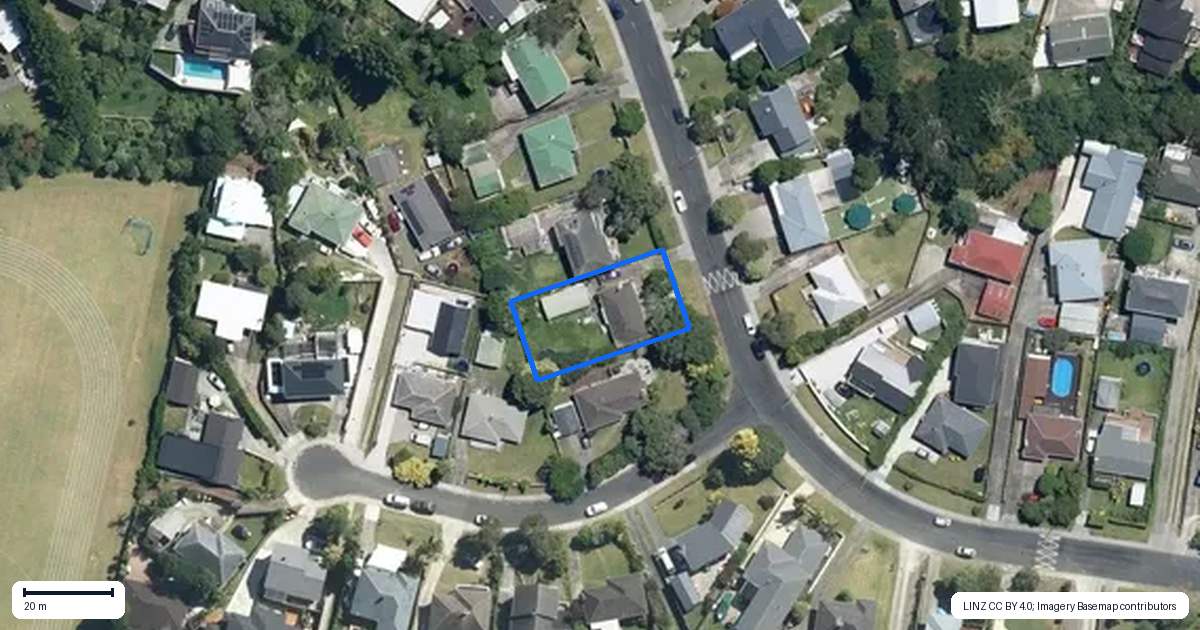 Property context map for 35 La Rosa Street, Green Bay, Auckland