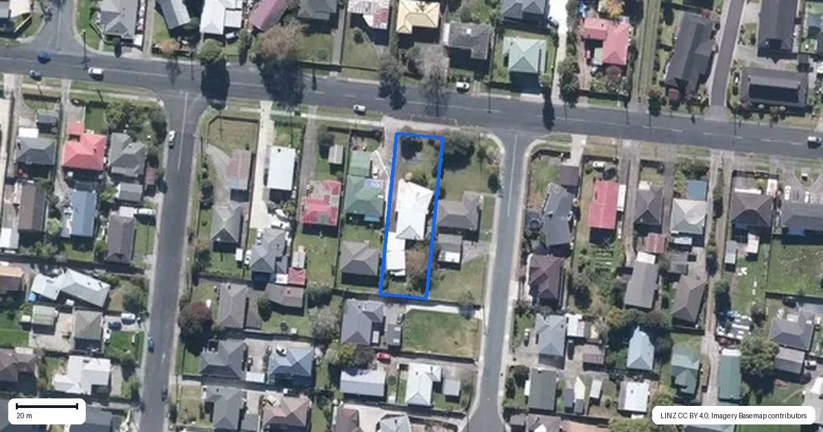 Property context map for 61 Larnoch Road, Henderson, Auckland