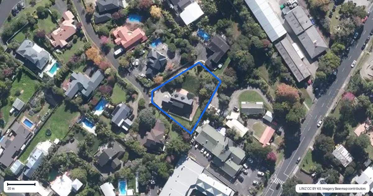 Property context map for 11 Almond Grove, Greenhithe, Auckland