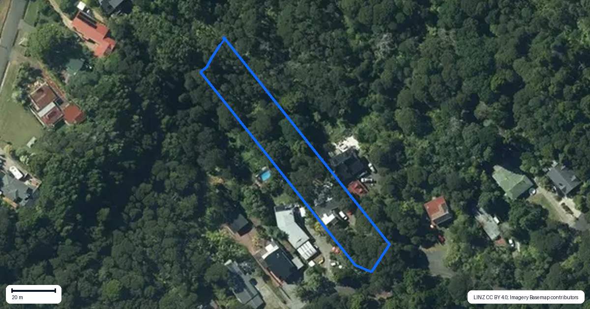Property context map for 32 Napuka Road, Henderson Valley, Auckland
