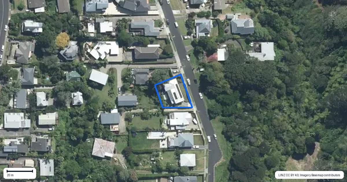 Property context map for 47 Huka Road, Birkenhead, Auckland