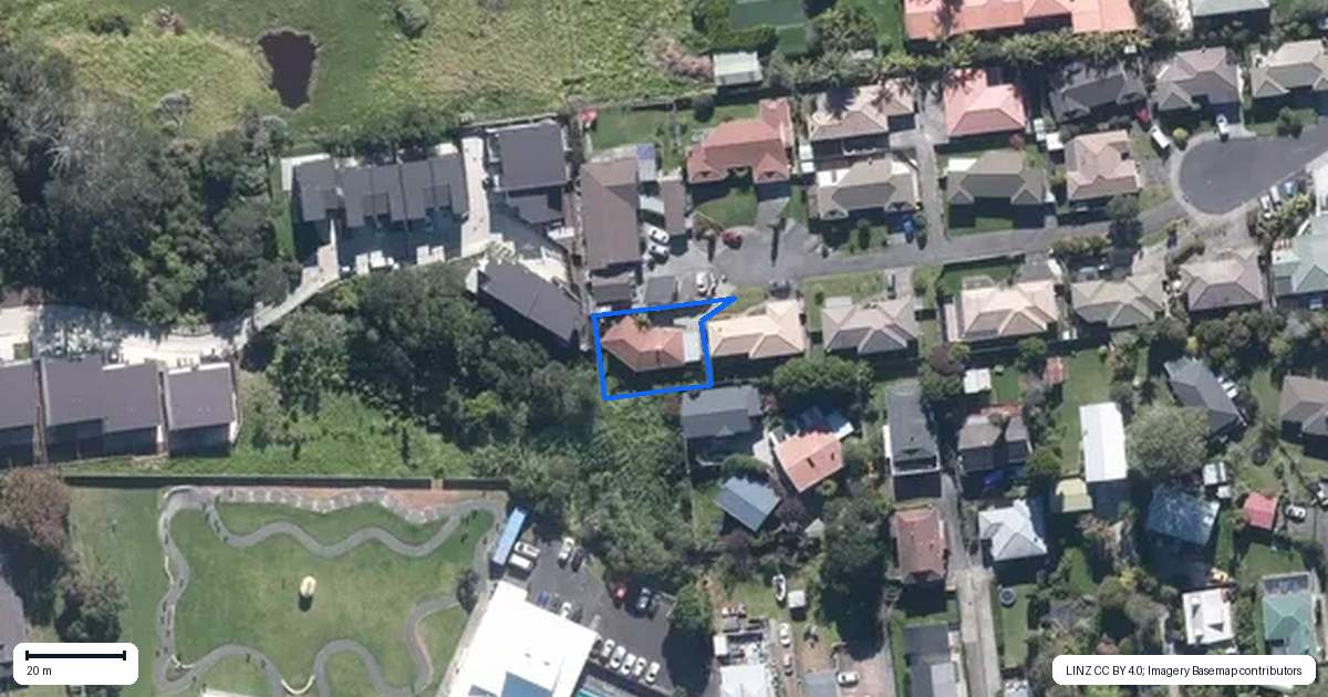 Property context map for 18A Jelicich Court, Henderson, Auckland