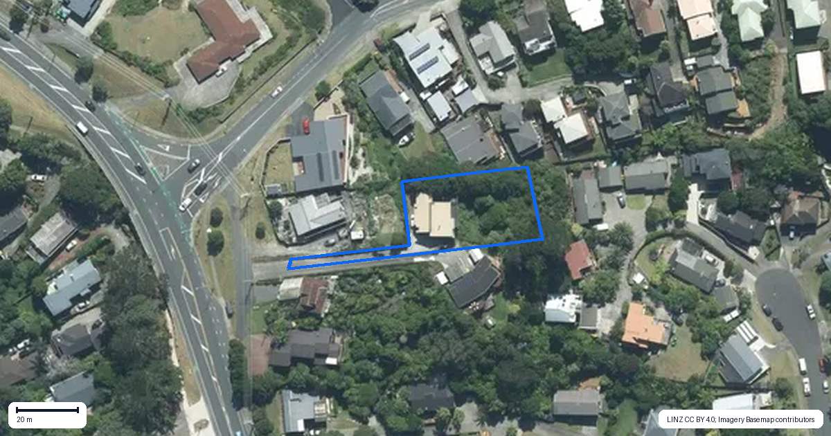 Property context map for 923 East Coast Road, Northcross, Auckland