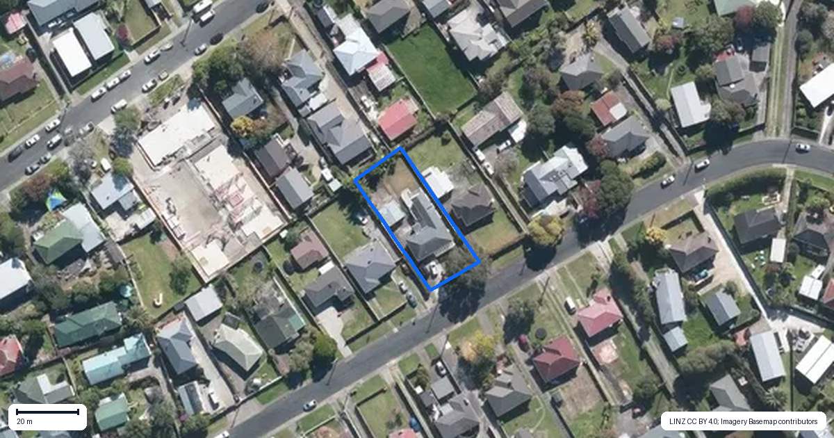 Property context map for 12 Fairclough Road, Beach Haven, Auckland